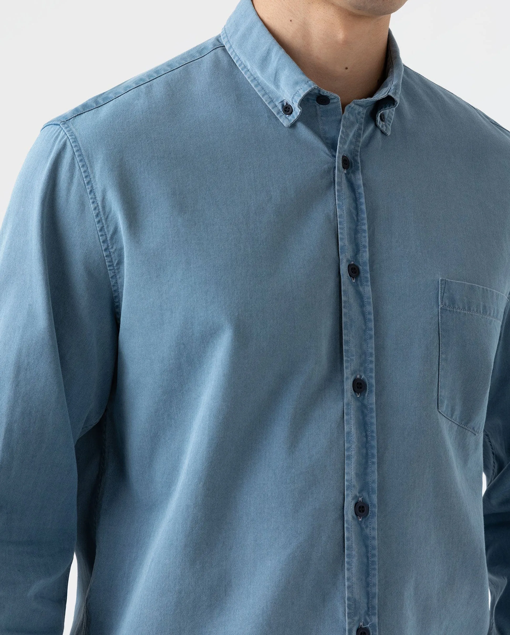 BUTTON DOWN SHIRT / LIGHT INDIGO